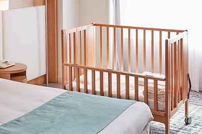 婴儿床