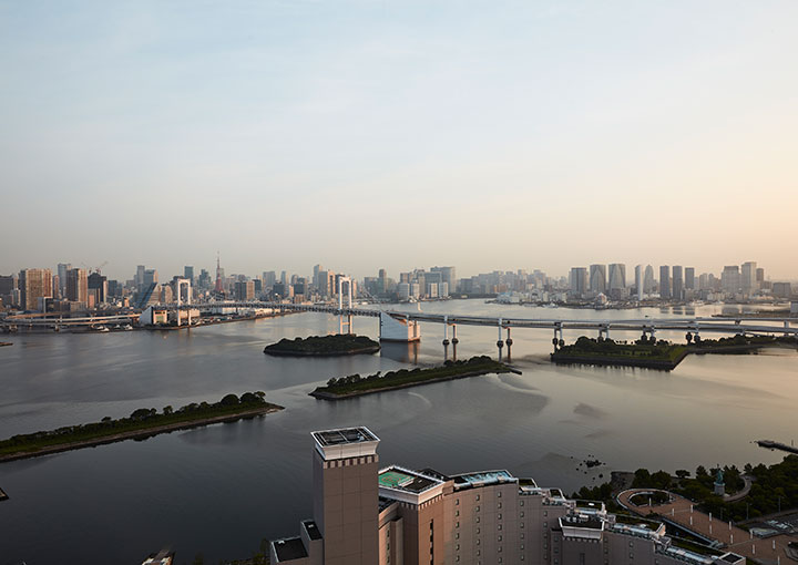 目の前に広がる 東京 お台場の眺望を楽しむ
