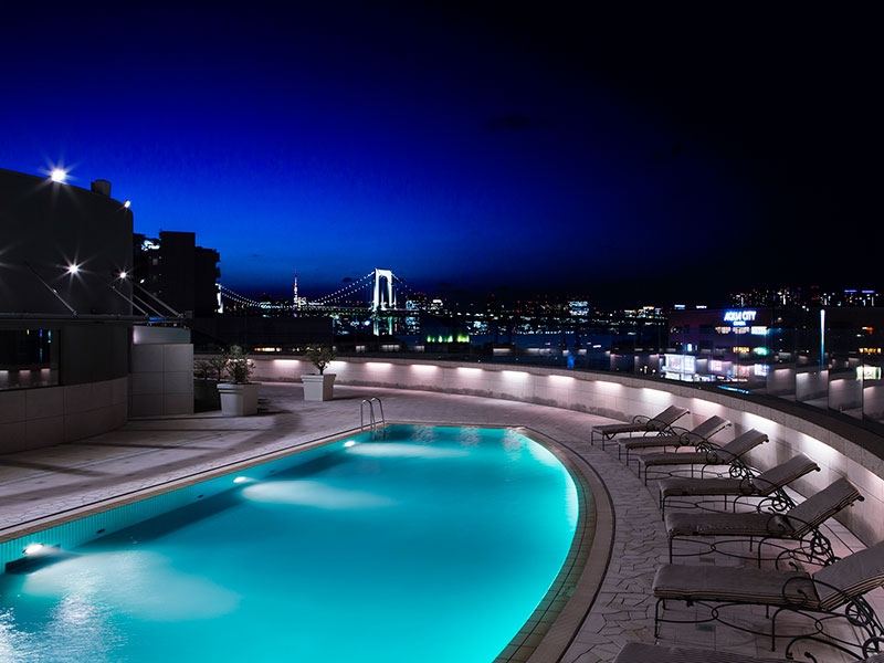 테라스 수영장 “그랜드 블루”