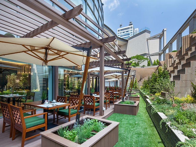 GARDEN DINING