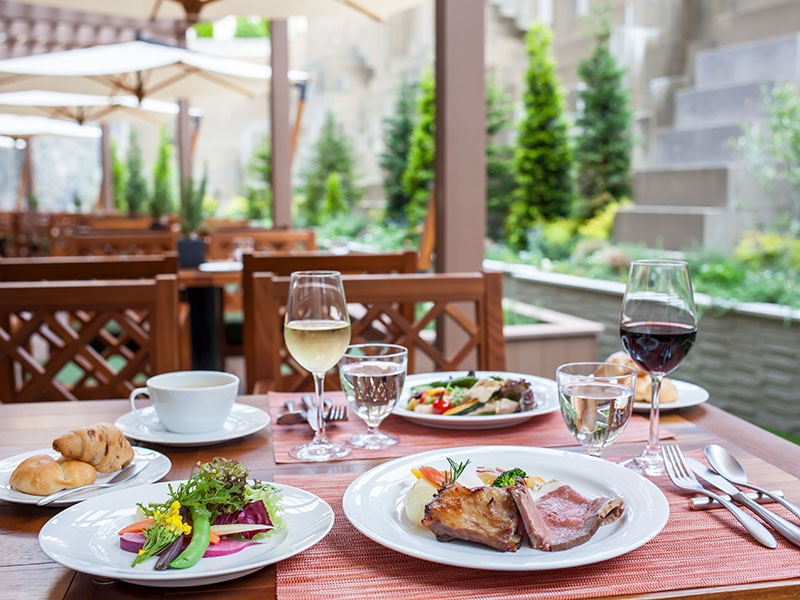 GARDEN DINING