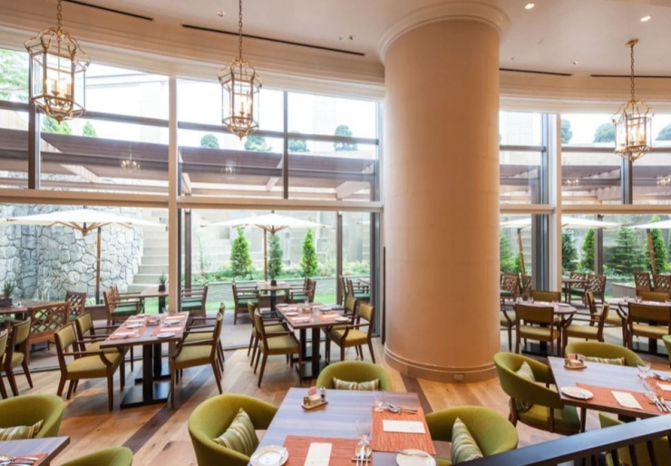 GARDEN DINING