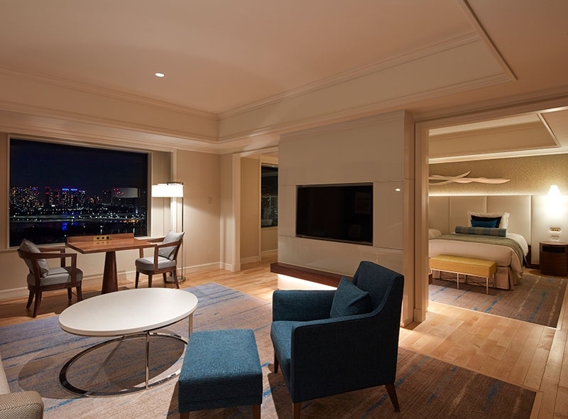 豪华套房客厅（夜）