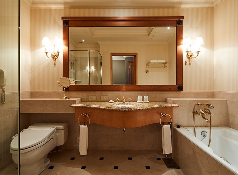 Deluxe bathroom