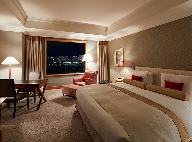 Deluxe Double Rainbow Bridgeside (night)