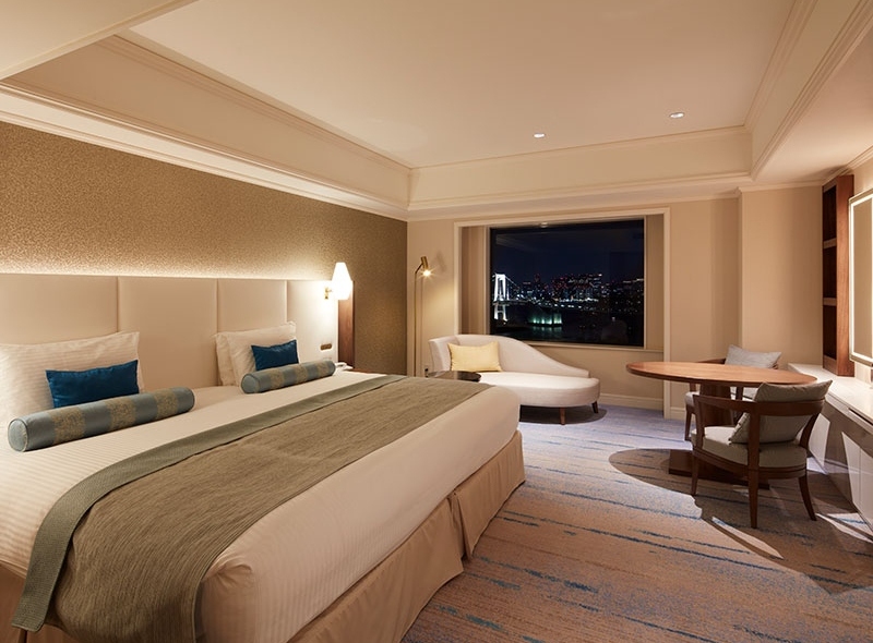 Luxury Grand King Rainbow Bridgeside (night)