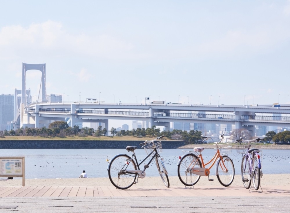 おだいばビーチで海沿いを散策