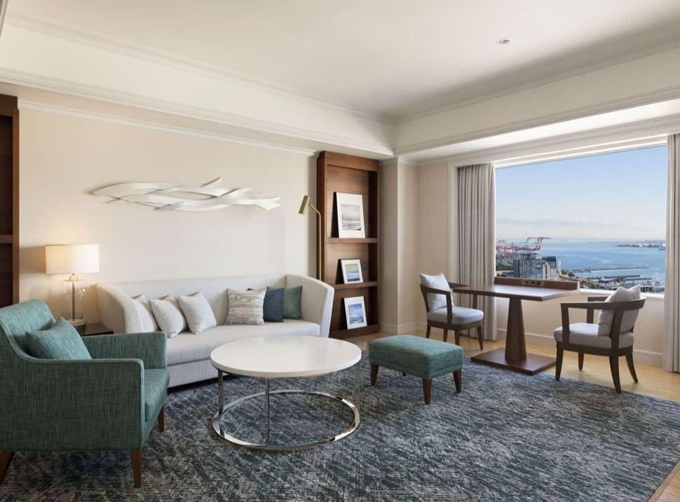 Deluxe Suite Living Room (daytime)