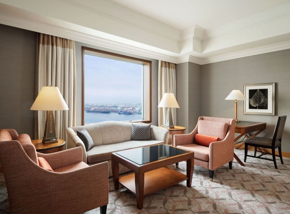 코너 스위트 거실 (주간)