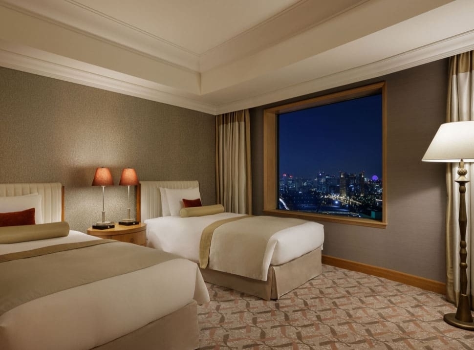 转角套房床房（夜）