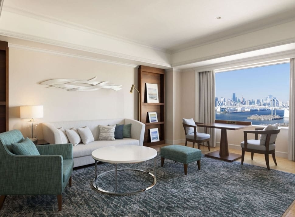 Deluxe Suite Living Room  Rainbow Bridgeside(daytime)