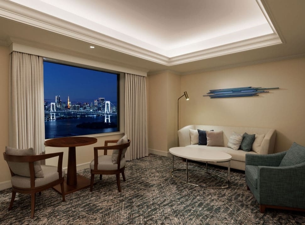 Corner Suite Living Room (night)