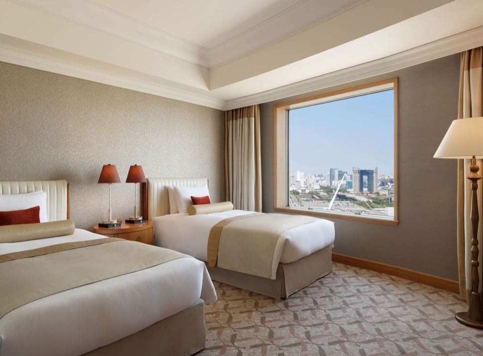 转角套房双床间（白天）