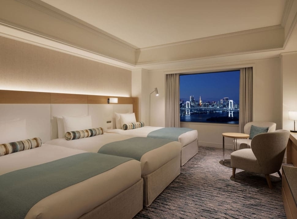 豪华三人彩虹桥边（夜）