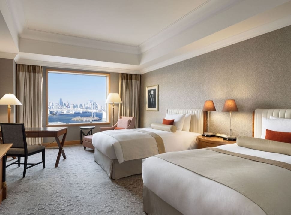 Deluxe Twin Rainbow Bridgeside (daytime)