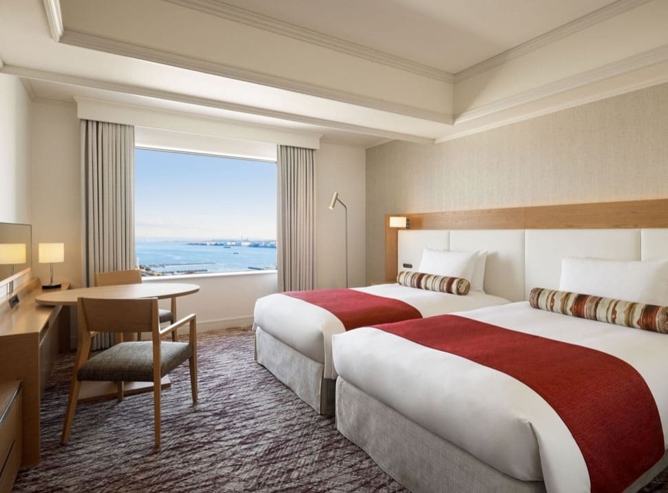 Superior twin (daytime)