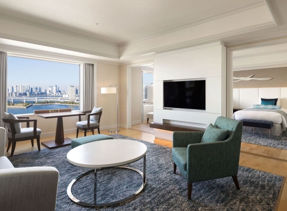 Deluxe Suite Living Room  Rainbow Bridgeside(daytime)