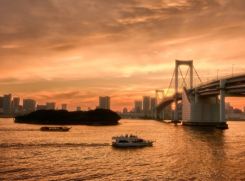 水上バス「東京水辺ライン」からの夕景