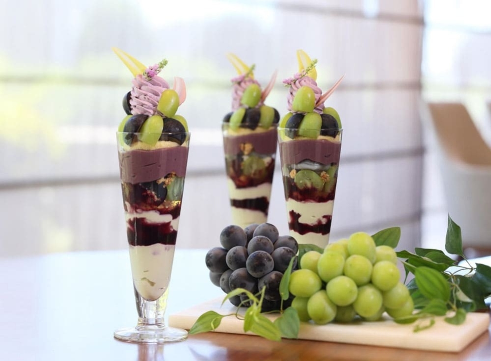 【台場】The Lobby Cafe | 期間限定「シャインマスカットと巨峰のパフェ」