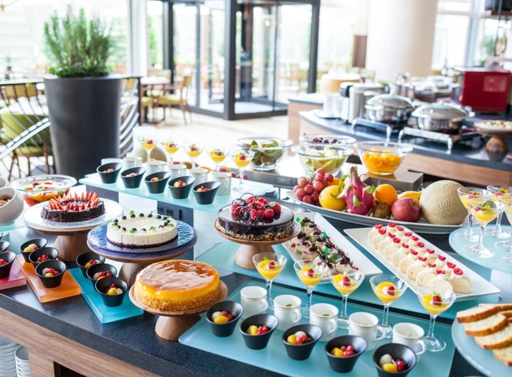 どっちを選ぶ？2つのランチブッフェ会場を比較