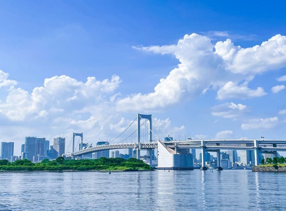 東京湾を一望できる「海沿いテラスレストラン」