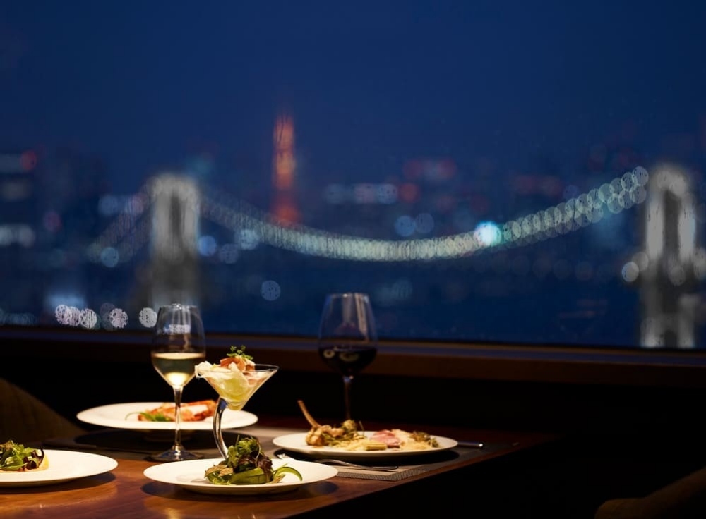 「The Grill on 30th」｜夜景を望むラグジュアリーディナー
