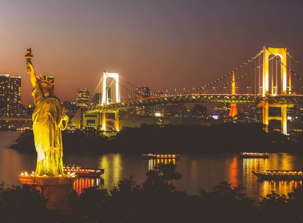 お台場海浜公園｜海沿い遊歩道で楽しむ秋の彩りと夜景の競演