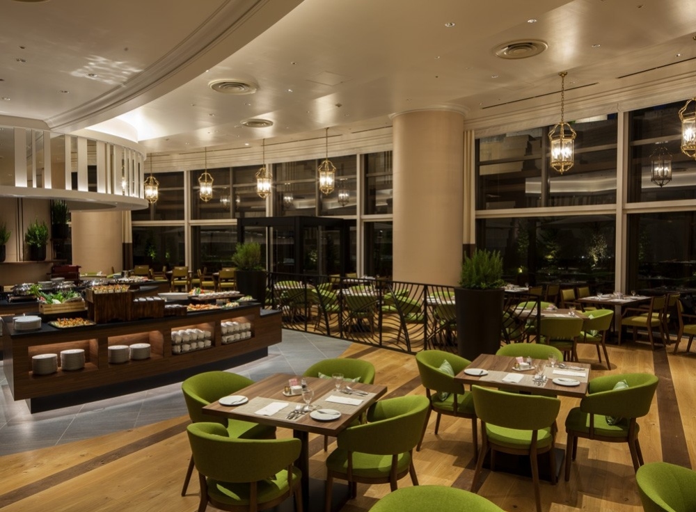 GARDEN DINING（1F）｜家族で楽しむ華やかなクリスマスブッフェ