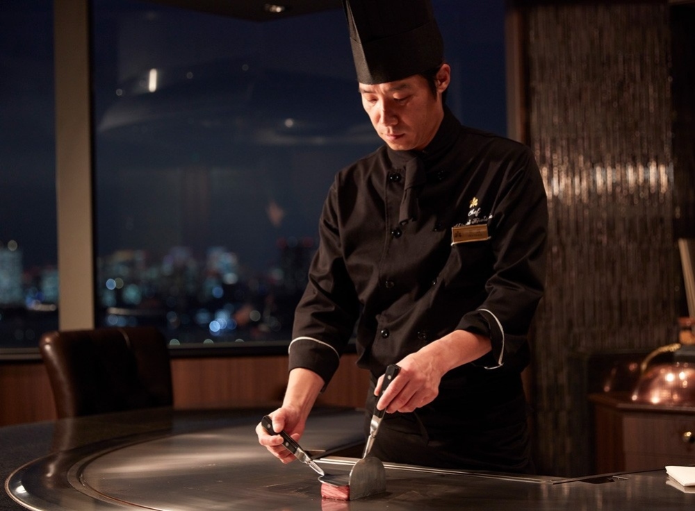 鉄板焼 銀杏（30F）｜ライブ感が魅力のプレミアム鉄板ディナー