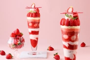 The Lobby Cafe「あまおういちごパフェ」