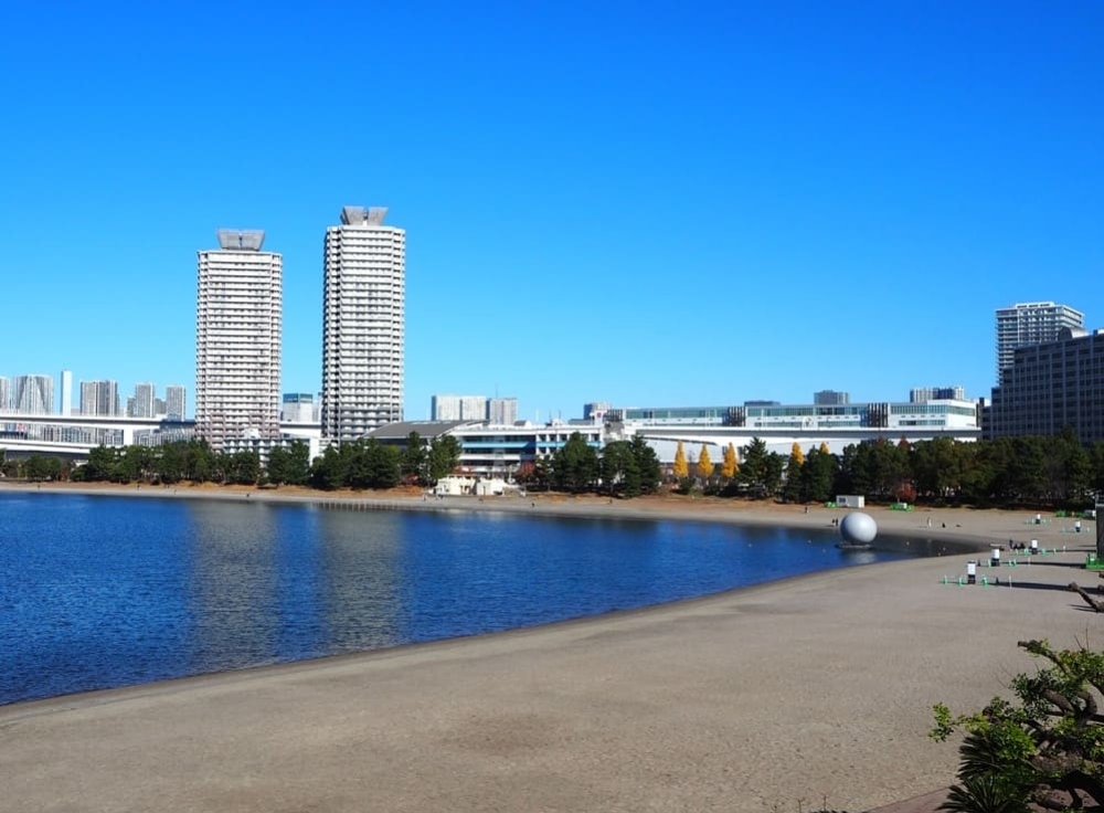お台場海浜公園「おだいばビーチ」で東京湾の海辺散策