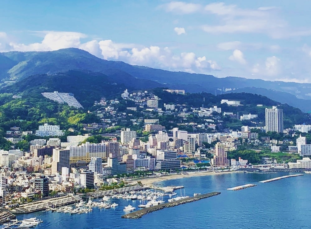 熱海｜アマルフィを思わせる海と街が寄り添う坂のリゾート