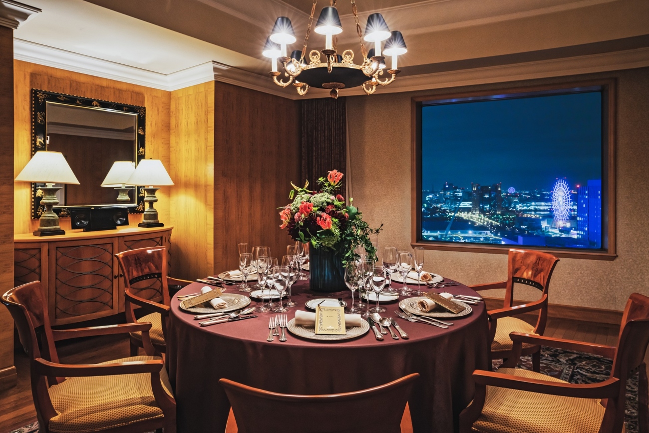 ホテル28階の優雅な空間