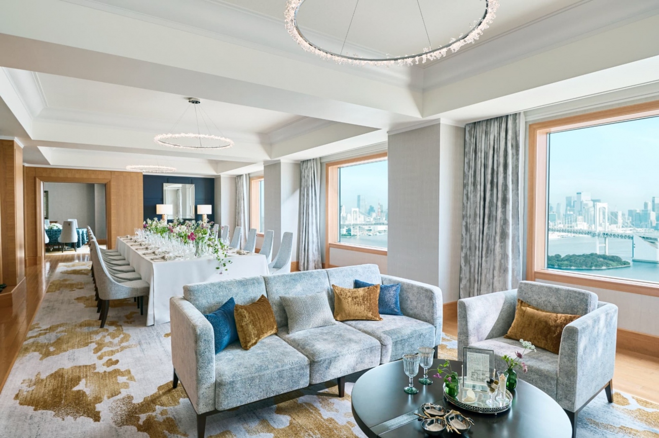 ロイヤルスイートルームで会食