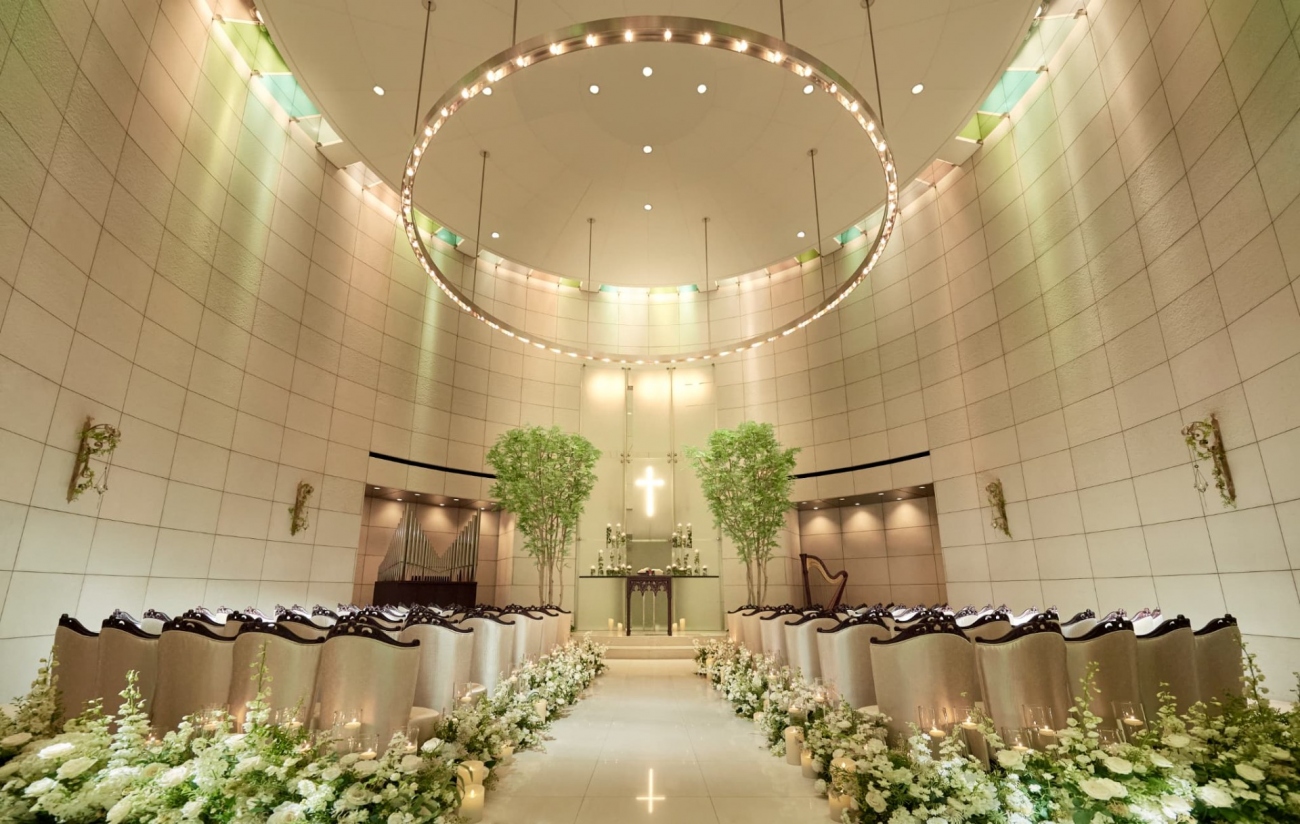 優しい光が降り注ぐチャペル「ルミエール」