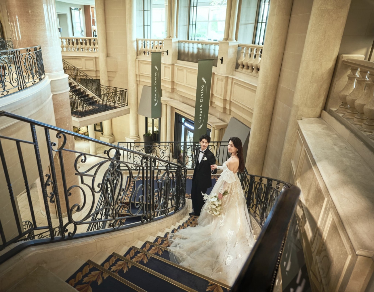 フォトウエディングホテルの素敵なフォトスポットで撮影