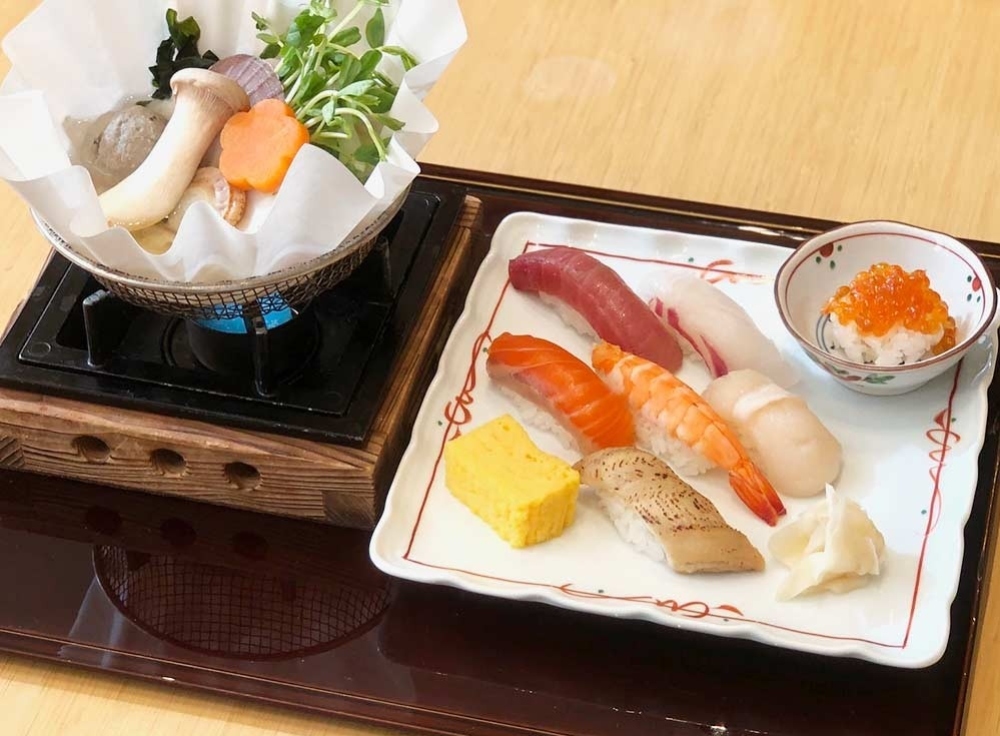 和食派の方に「鮨 玉かがり 天ぷら 玉衣」