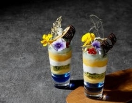 The Bar & Lounge「白桃とブルーキュラソーが彩る 夏夜の締めパフェ」