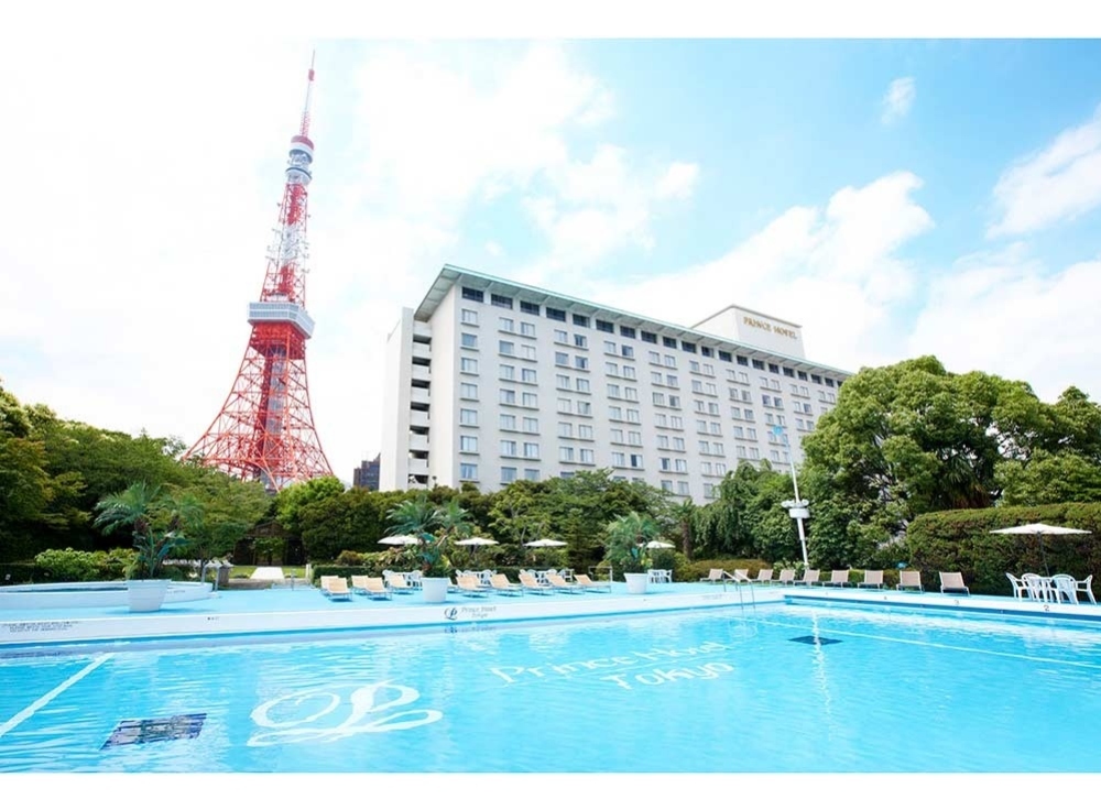 東京プリンスホテル｜東京タワーを見上げる緑のガーデンプール