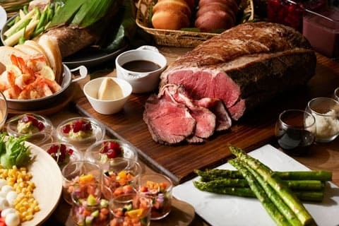 GARDEN DINING「ハワイフェア（ランチブッフェ）」 ＆ナイトプール