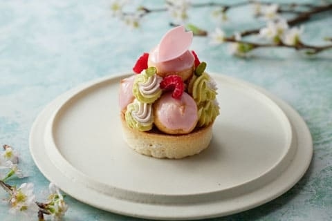 桜とフランボワーズのサントノーレ