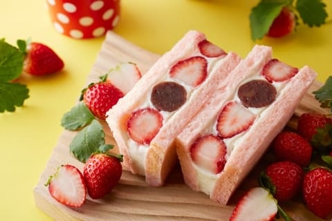 “極”のいちご大福サンド