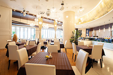 A space filled with a resort atmosphere and sense of space that will make you feel the pleasant wind in Odaiba
