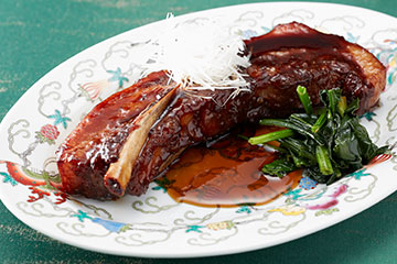 Spare ribs from branded pork that are stewed in black vinegar
