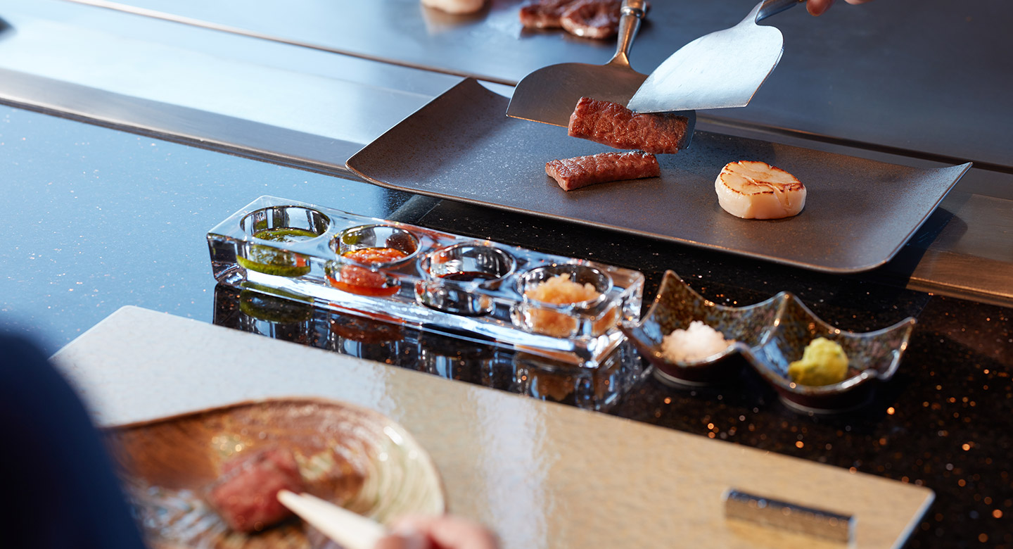 재료의 풍미를 최대한으로 살려내는 「테크닉」을 통해 일본의 제철 재료와 경관에 흠뻑 빠져 보십시오.