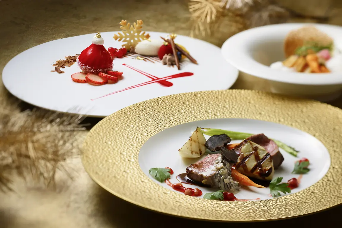 画像：季節の恵みを生かした料理と煌めくデザートが織りなす華やかなディナー