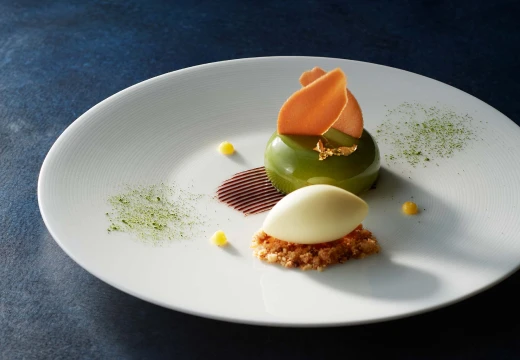 写真：抹茶のガトーとバニラアイスクランブル添え