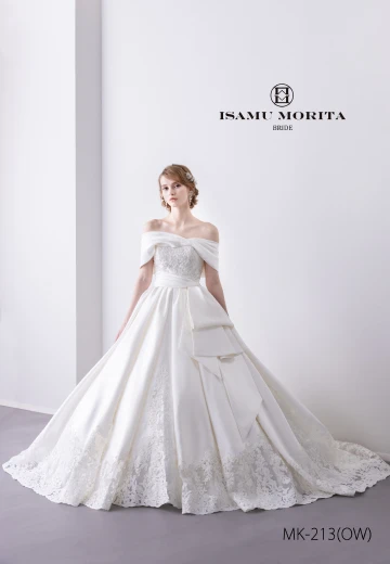 写真：ブライダル スタイリスト ソガのドレス一例