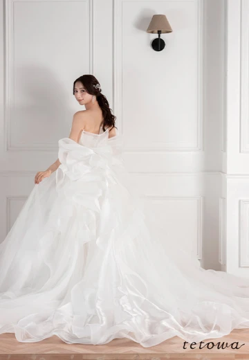 写真：ブライダル スタイリスト ソガのドレス一例