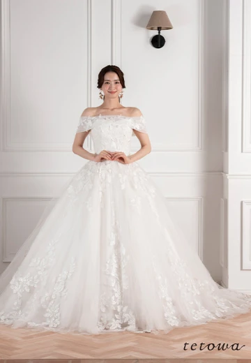 写真：ブライダル スタイリスト ソガのドレス一例